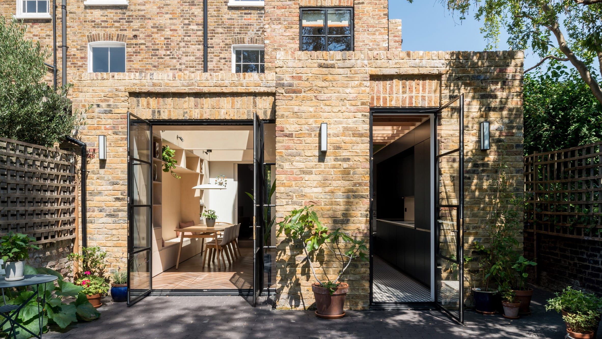 Замена содержания при сохранении формы: впечатляющее перевоплощение дома в Лондоне Замена содержания при сохранении формы: впечатляющее перевоплощение дома в Лондоне