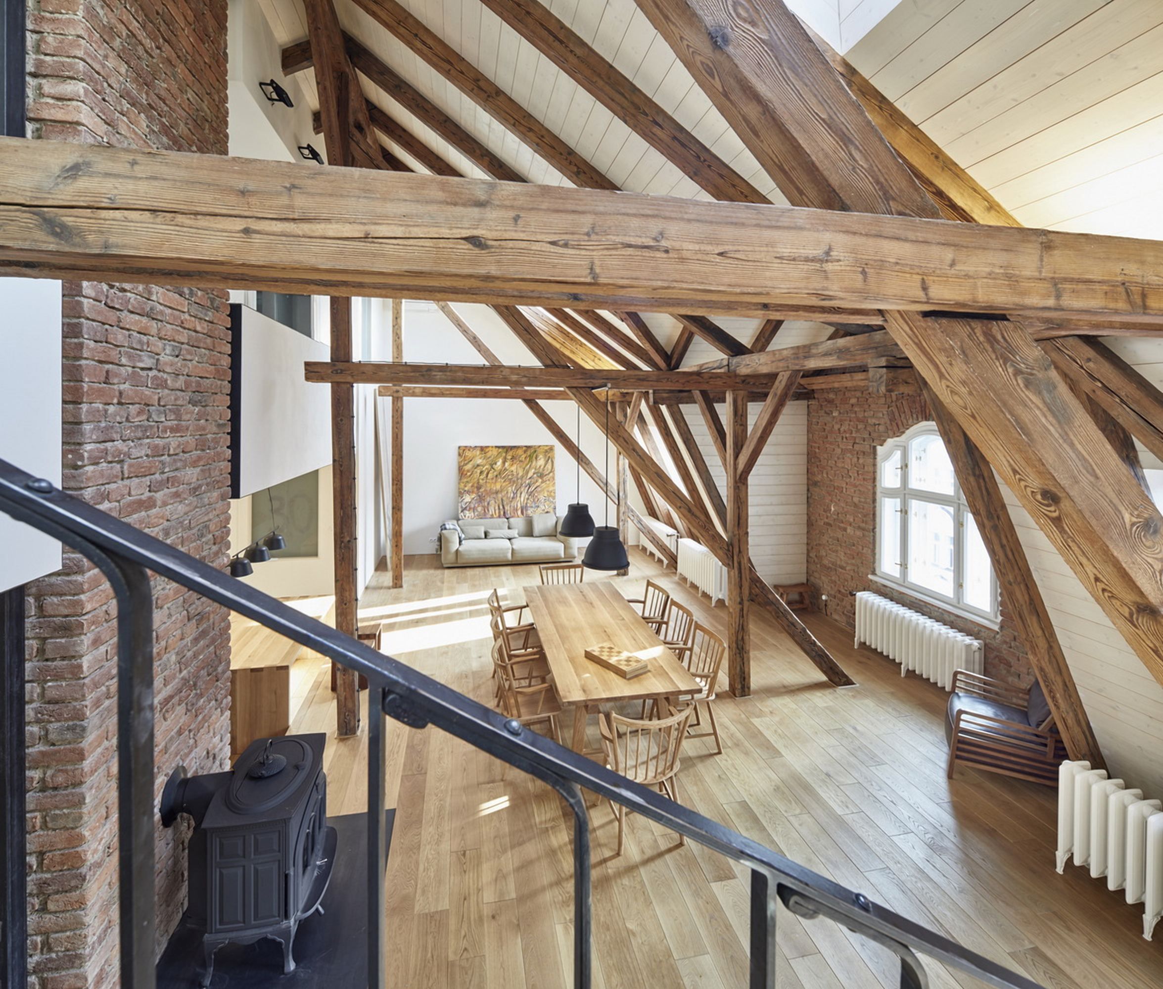 Магия дерева: как выглядит фантастическая реновация квартиры в Праге Магия дерева: как выглядит фантастическая реновация квартиры в Праге