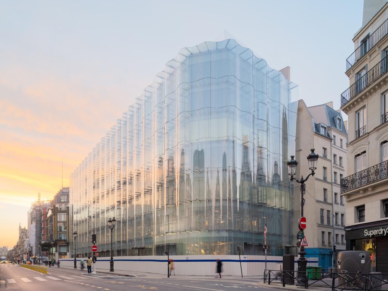 Совершенство стекла: торговый центр во Франции, который поражает изысканностью 