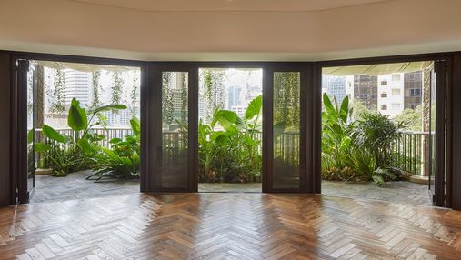 Природа на балконе: в Сингапуре высадили растения просто в небоскребе 
