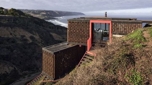 Дивовижна геометрія з видом на океан: як виглядає будинок в Чилі, що збудований на скелі
