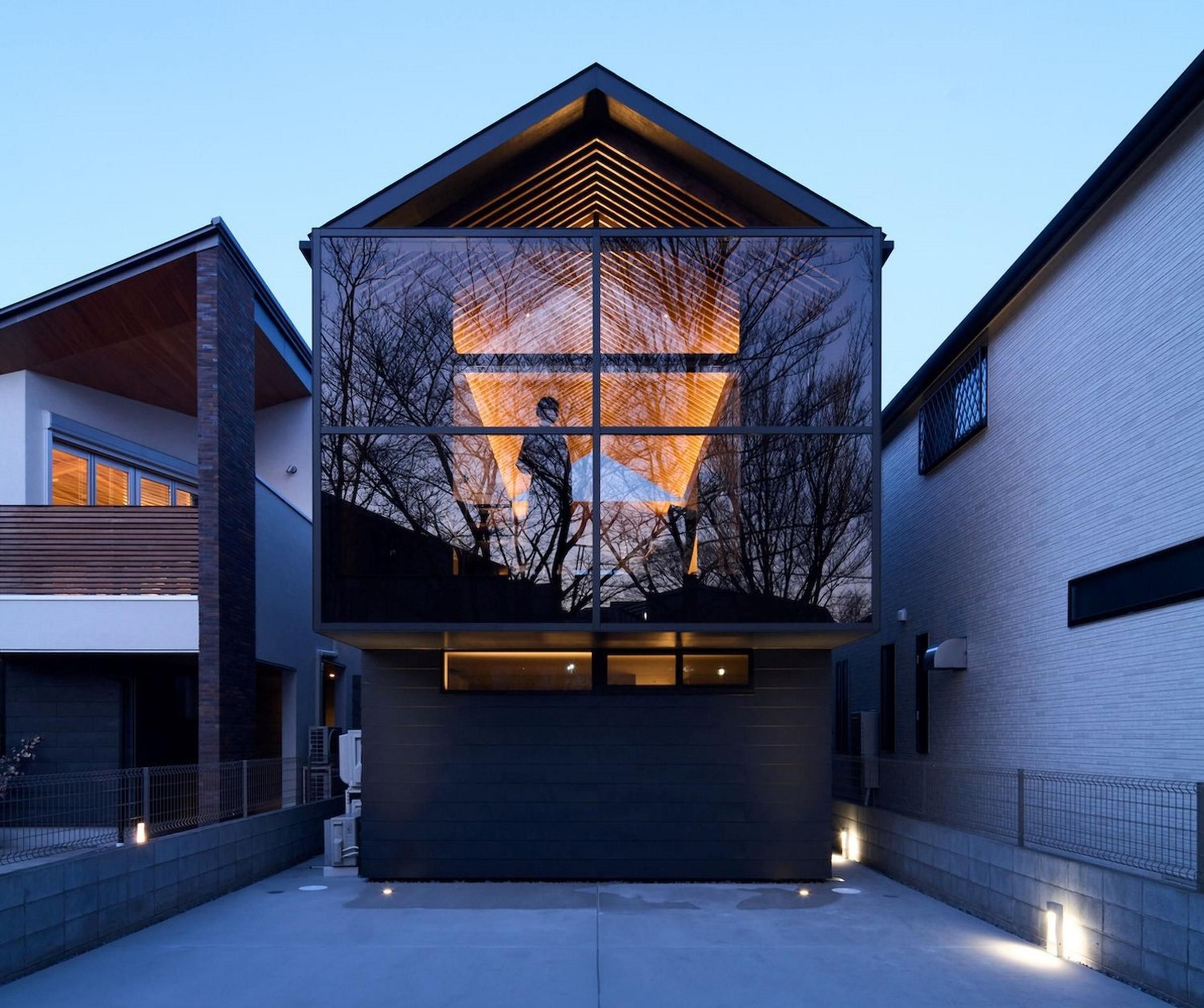 Японський мінімалізм: функціональне поєднання скла та дерева Японський мінімалізм: функціональне поєднання скла та дерева