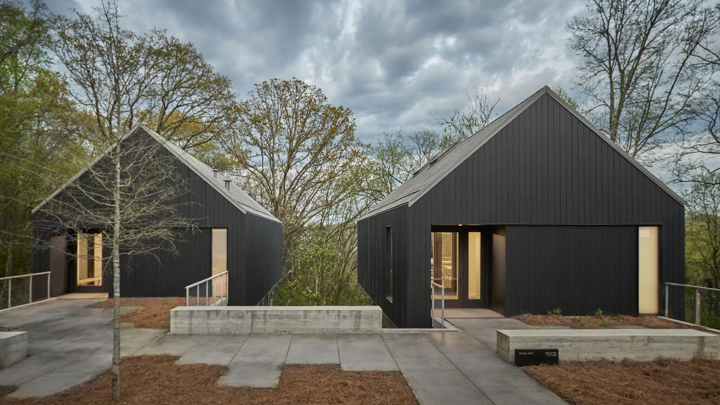 Обучение в лесу: как выглядит невероятный кампус для художников в Теннеси Обучение в лесу: как выглядит невероятный кампус для художников в Теннеси