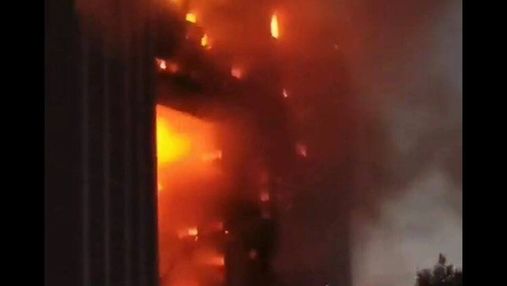 Вогонь охопив майже всю будівлю: у Китаї спалахнув хмарочос – моторошне відео