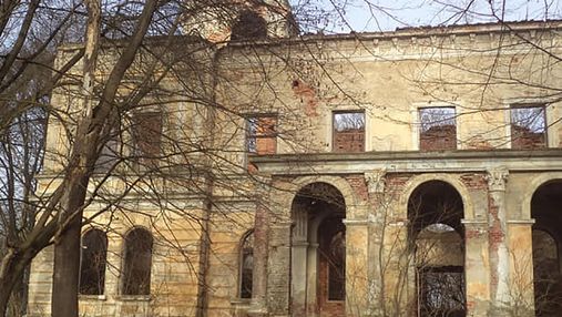 Всего за 1 гривну: во Львовской области продают остатки дворца XVIII века