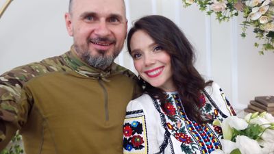 Олег Сенцов женился: трогательное фото с избранницей
