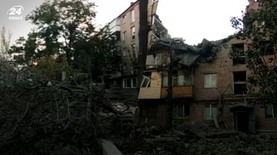 Ворог з авіації вдарив по багатоповерхівці у Бахмуті: під завалами можуть бути люди